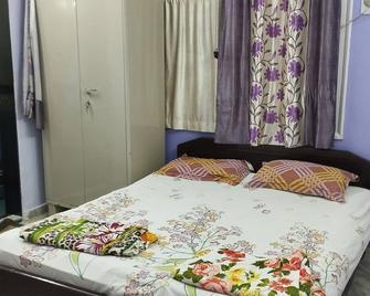 Homestay Bungalow Apt Chembur Mumbai - Approved By India Tourism And Mtdc - Mumbai - Bedroom
