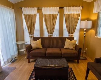 Arden Acres Executive Suites and Cottages - Sacramento - Sala de estar