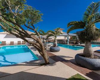 بوزادا أروما دو مار - بوزيوس - حوض السباحة