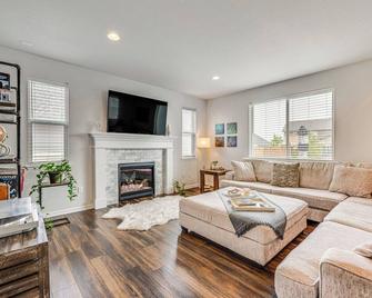 15 Mi to Boulder Spacious Family Home in Erie - Erie - Living room