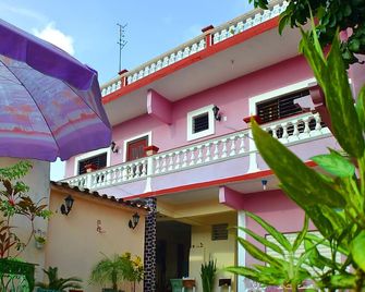 Hostal la Campiña - Remedios - Edificio