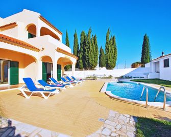Villa In Algarve Near Sandy Beaches - אלבופרה - בריכה