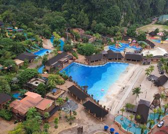 Ipoh Sunway Onsen Themepark Suite 6-11pax 2parkin - Ulu Kinta - Pool