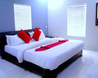 The Crib Lifestyle Hotel - Port Harcourt - Bedroom