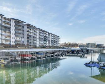 Lake Ozark Condo with Water Views and Pool Access! - Lake Ozark