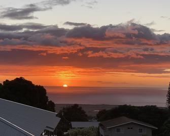 Gorgeous Ocean View, Comfortable Cool Elevation, Close to Everything! - Kailua-Kona - Außenansicht