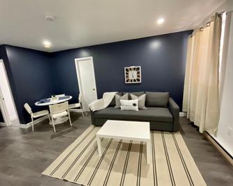 Lakeview Motel & Cottages - Sauble Beach - Living room