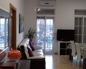 Beautiful Exclusive Apartment Near The Ave Train Station - Valencia - Sala de estar