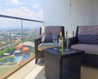 Spectacular view, luxury apartment on the 11th floor and air conditioning - Santiago de Querétaro - Balkon