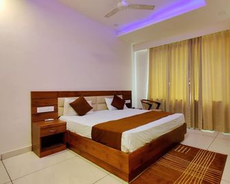 Hotel Divine Residency by Varshri - Haridwar - Bedroom