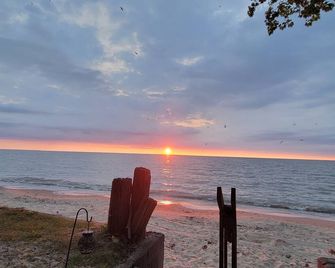 Lake Huron Waterfront Oasis - Au Gres - Playa