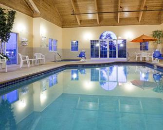 GrandStay Hotel and Suites Stillwater - Stillwater - Pool