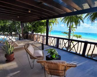 Red Coconut Beach Hotel Boracay - Boracay - Balcony