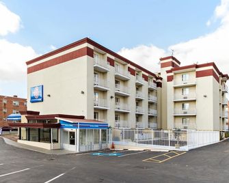 Motel 6 Washington, DC - Washington, D.C. - Building