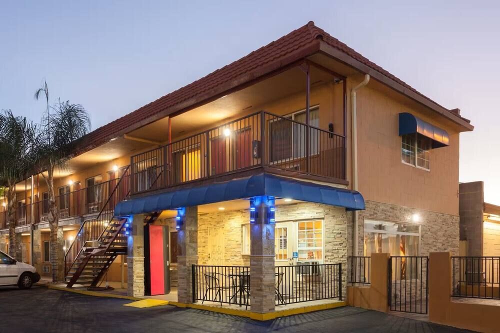 Travelodge by Wyndham El Cajon - El Cajon - Building