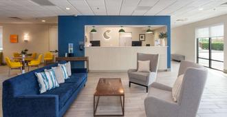 Comfort Inn and Suites Buffalo Airport - Búfalo - Lobby