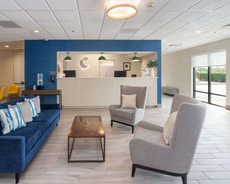 Comfort Inn and Suites Buffalo Airport - באפלו - לובי