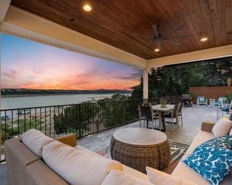 Lakefront Home with Captained Part Boat, Private Dock, Beach, Game-room - Lakeway - Balcony