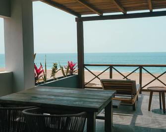 Room 5- Ocean Front Large Private Balcony And Open Concept Design - Cihuatlán - Restaurant