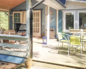 Two-Bedroom Holiday Home In Yngsjo - Yngsjö - Patio