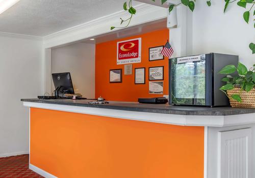 Econo Lodge from $51. Lee Hotel Deals & Reviews - KAYAK