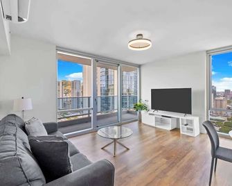 Spectacular 2br 2ba Parking + Pool - Honolulu - Pokój dzienny