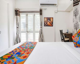 Fabhotel Vardhan House II - Pune - Schlafzimmer