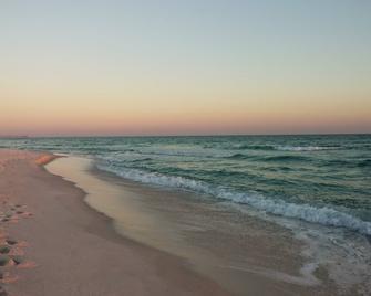 Your Beachfront Oasis Awaits! - Navarre Beach - Beach