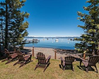 West Lake Serenity with 180-Degree Lake Views - Homewood - Beach