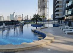 Marco Polo - Snug Studio at the Heart of JVC Amidst Parks - Dubai - Piscina