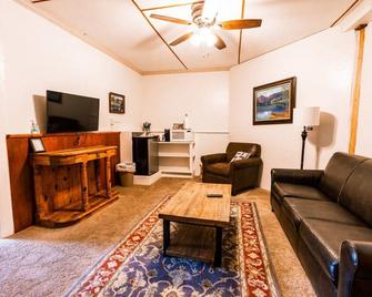 Sleeps 6 - Historic Hotel in Centennial - Centennial - Sala de estar