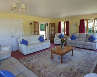 Country Farmhouse sleeps 2- 24.7 bedrooms. + Annex.Just over an hour from London - Tenterden - Wohnzimmer