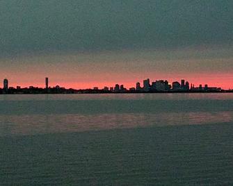 Waterfront Boston & island views Kayaks onsite Bk spring/summer'25 Wkly discount - Quincy - Outdoors view