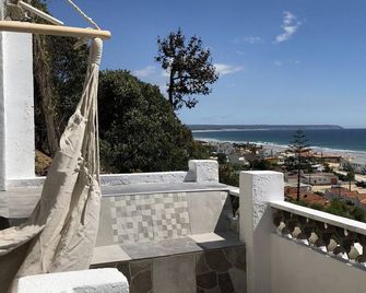 Fonte Da Telha Cliff House - Guesthouse - אלמאדה - מרפסת