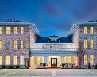 Inn at Carnall Hall - Fayetteville - Budova