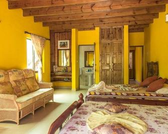Linsen Selfcatering Apartments - La Digue - Schlafzimmer