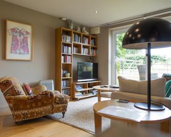 The Belltower Cottage By Oracle - Alveston - Sala de estar