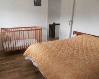 Gite 4 pers ST-LUNAIRE. 10 mn walk from beach and center. July 5 to 12 Overnight stays - Saint-Lunaire - Chambre