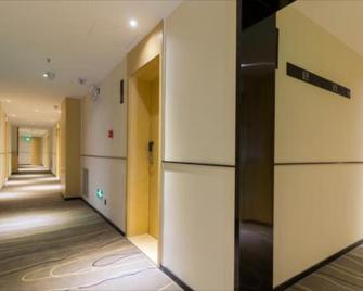Hanting Express Qingdao Yinhai Dashijie - Qingdao - Hallway