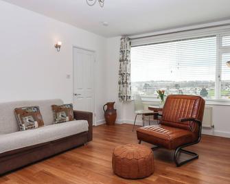 Sandy Toes - Paignton - Living room