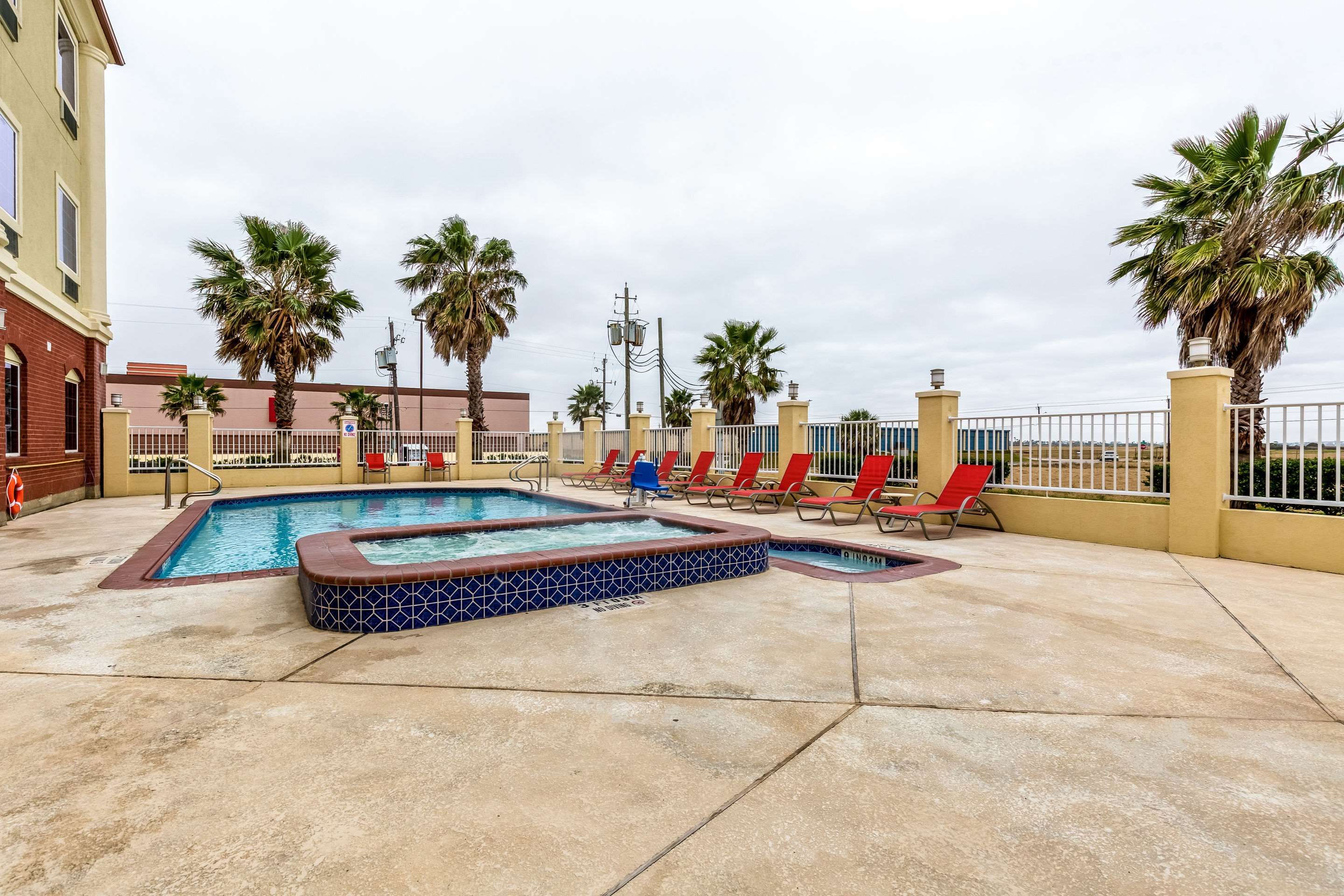 Comfort Suites 64 2 2 7 Galveston Hotel Deals Reviews Kayak