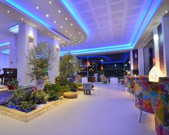 Phoenicia Luxury Hotel - מאמאיה - לובי