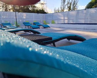 Bell At The Airport Suites - Adults Only - Nassau