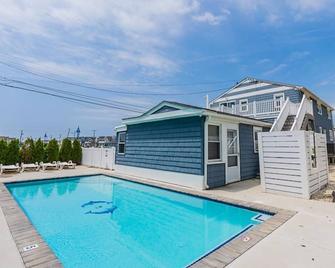 Avalon Beach Block With A Pool: 1 Bedroom - Avalon - Pool