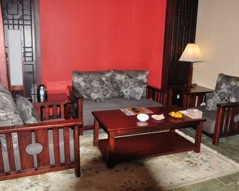 Rehai Meinvchi Hot Spring Hotel - Baoshan - Living room
