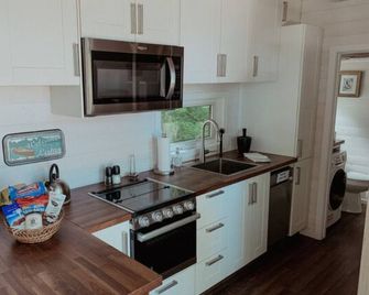Site #5 | Tiny Home - Dunchurch - Kitchen