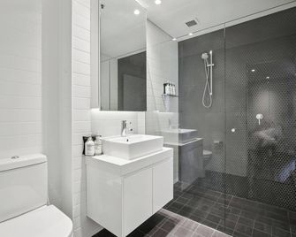 Bondi 38 Serviced Apartments - Sydney - Bathroom