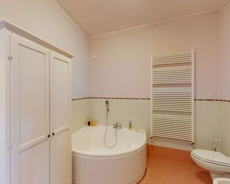 Agape Apartment by Bookinggardalake - Soiano del Lago
