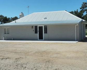 Quite country house in the beautiful King Valley Victoria - Moyhu - Edificio