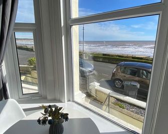 Farina No1, Sea view studio sleeping 2 guests - Bridlington - Balcony
